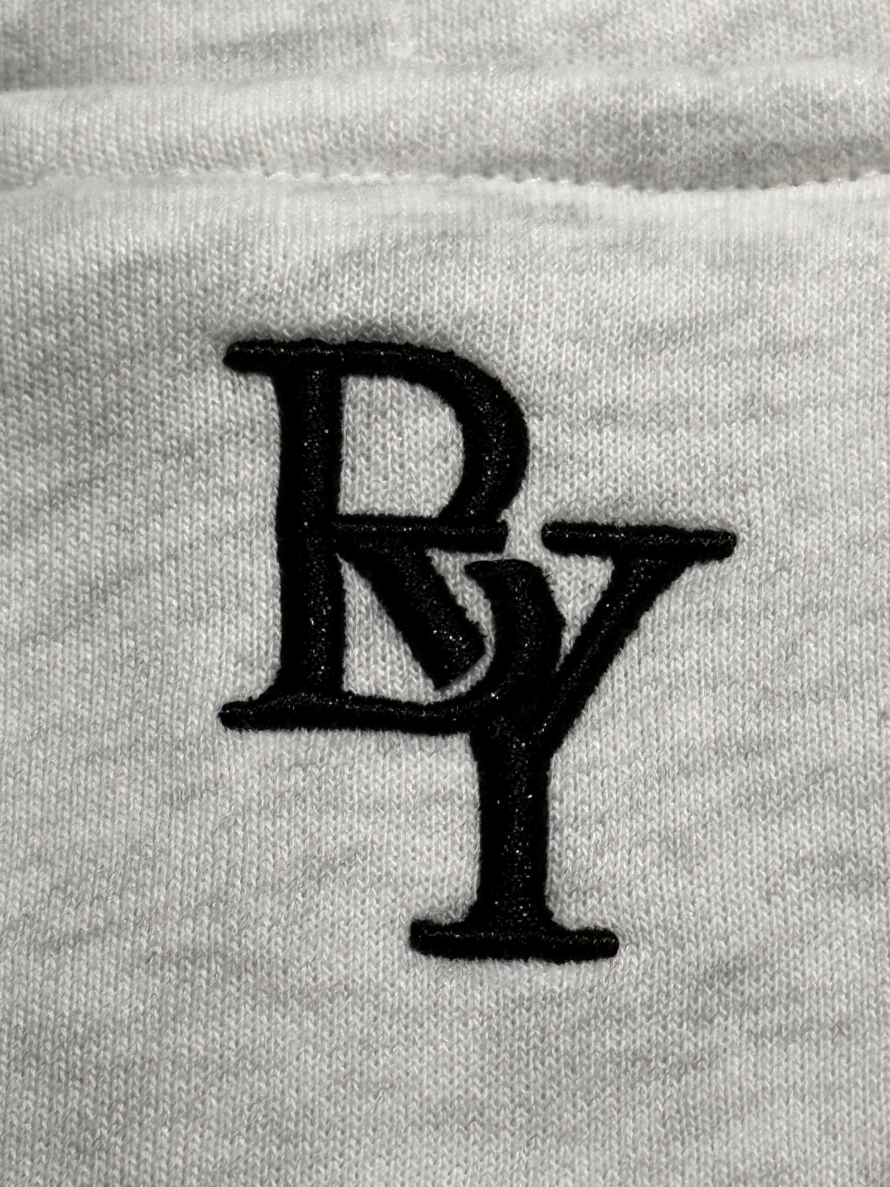 Beyond Elite Hoodie Storm Grey - Close-up of logo
