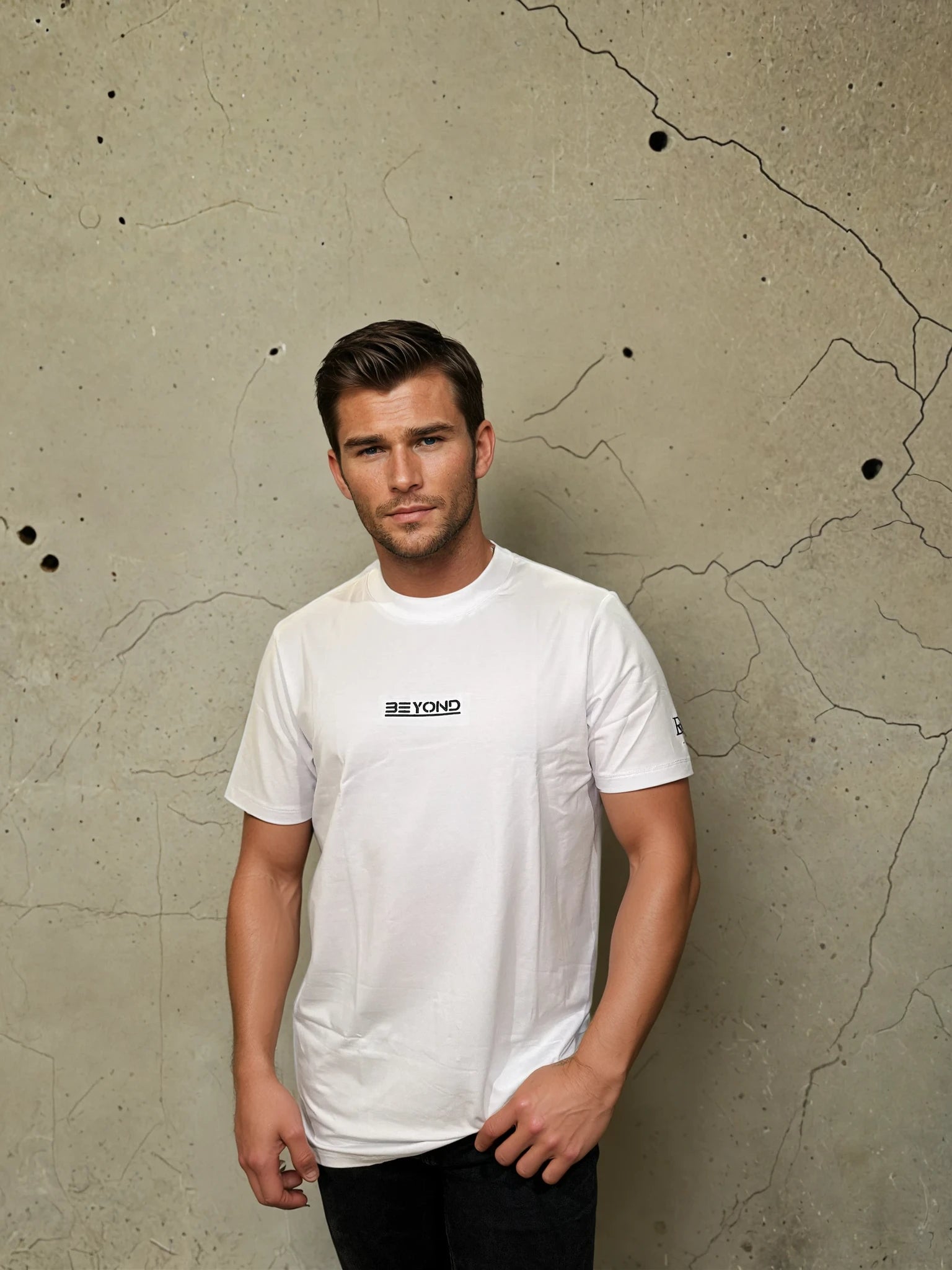 Performance Tee Alpine White - Lifestyle view